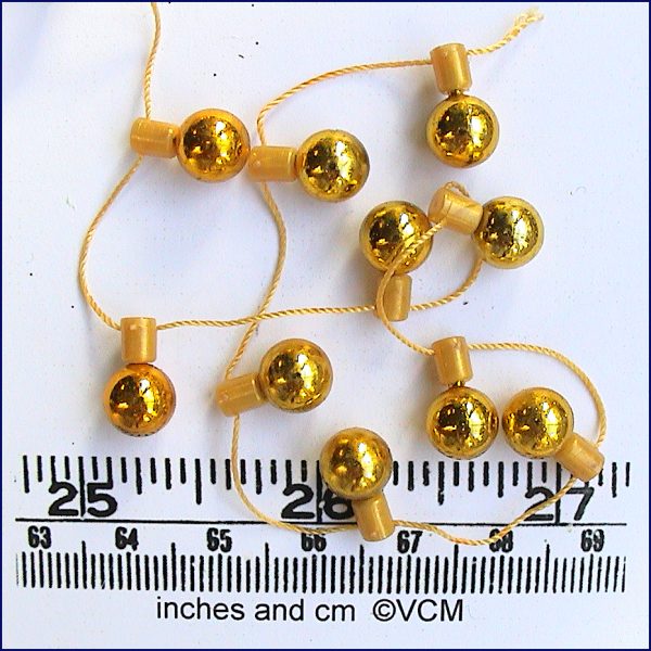 10goldstringbauble